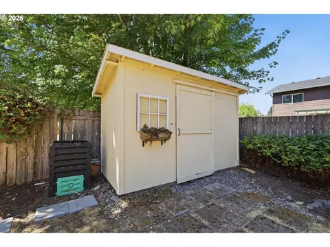 Exterior - 367 Lynnbrook Dr, Eugene, OR 97404 photo 8 of 10