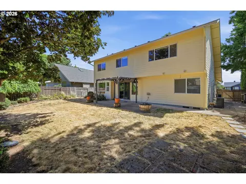 Exterior - 367 Lynnbrook Dr, Eugene, OR 97404 photo 9 of 10