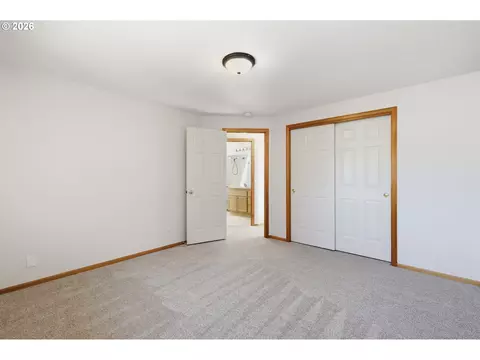 Bedroom - 367 Lynnbrook Dr, Eugene, OR 97404 photo 2 of 8