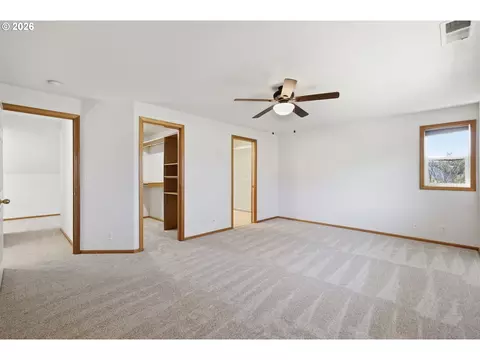 Bedroom - 367 Lynnbrook Dr, Eugene, OR 97404 photo 5 of 8