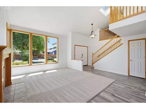 Living - 367 Lynnbrook Dr, Eugene, OR 97404 photo 1 of 9