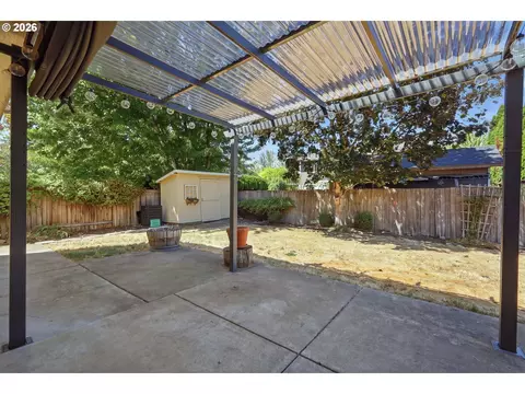 Exterior - 367 Lynnbrook Dr, Eugene, OR 97404 photo 3 of 10