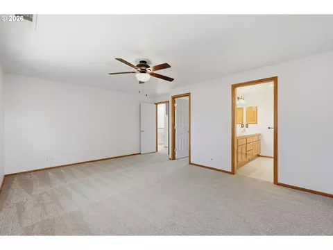 Bedroom - 367 Lynnbrook Dr, Eugene, OR 97404 photo 6 of 8