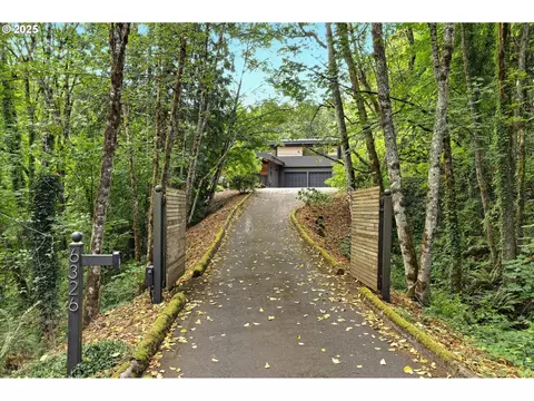 6326 NW Manor Dr, Portland, OR 97210