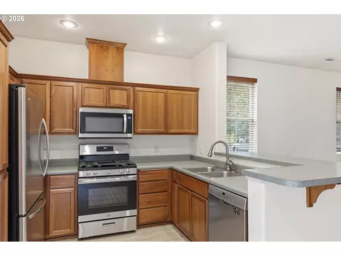 Kitchen - 1680 Riley Ln, Eugene, OR 97402 photo 2 of 4