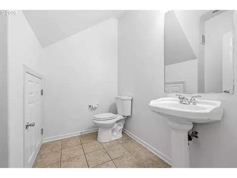 Bath - 1680 Riley Ln, Eugene, OR 97402 photo 1 of 6