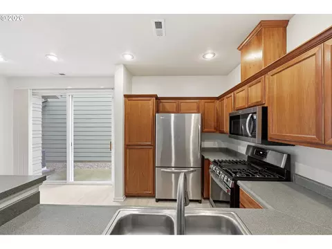 Kitchen - 1680 Riley Ln, Eugene, OR 97402 photo 3 of 4