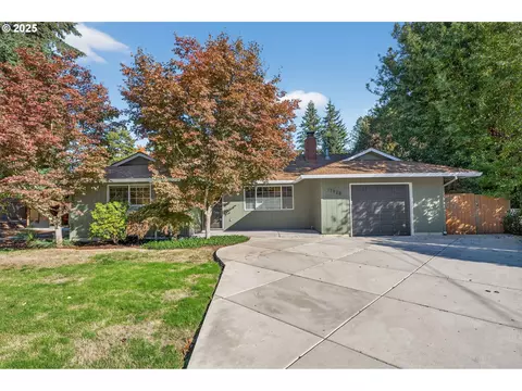 17928 Royal Ct, Lake Oswego, OR 97035