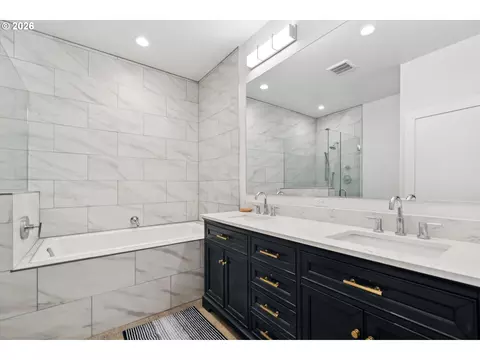 Bath - 43815 SE Herrick Rd, Sandy, OR 97055 photo 1 of 4