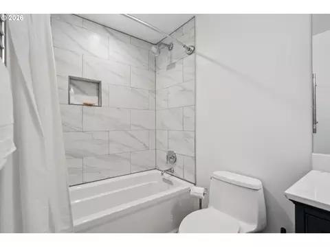 Bath - 43815 SE Herrick Rd, Sandy, OR 97055 photo 4 of 4