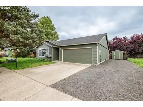 4455 Live Oak St, Sweet Home, OR 97386