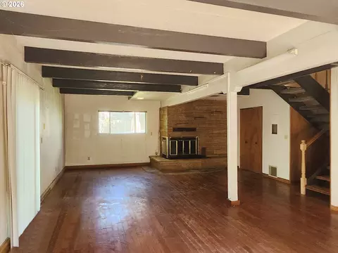 Living - 619 N Morton St, Newberg, OR 97132 photo 3 of 4
