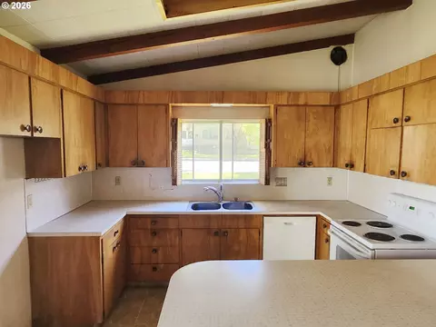 Kitchen - 619 N Morton St, Newberg, OR 97132 photo 2 of 2