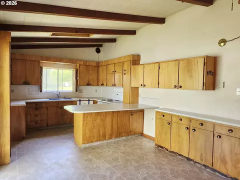 Kitchen - 619 N Morton St, Newberg, OR 97132 photo 1 of 2