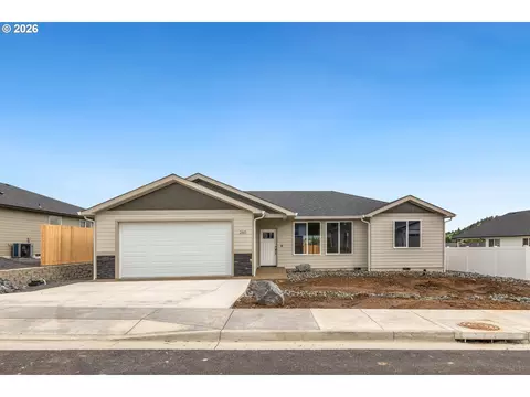 260 SE Logan St, Winston, OR 97496