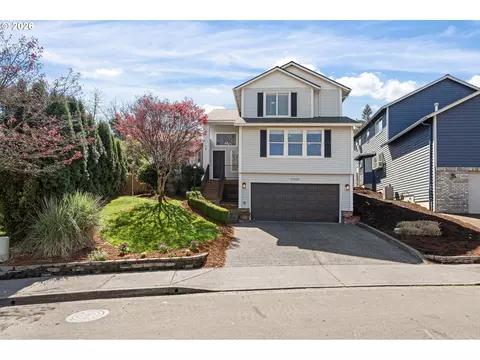 17369 Wake Robin Cir, Oregon City, OR 97045