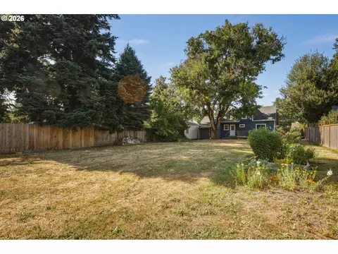 Exterior - 150 Elkay Dr, Eugene, OR 97404 photo 8 of 12