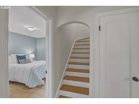 Entry Way - 150 Elkay Dr, Eugene, OR 97404 photo 2 of 3