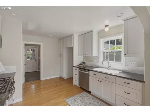 Kitchen - 150 Elkay Dr, Eugene, OR 97404 photo 2 of 4