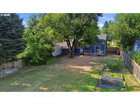 Exterior - 150 Elkay Dr, Eugene, OR 97404 photo 11 of 12