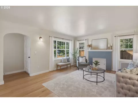 Living - 150 Elkay Dr, Eugene, OR 97404 photo 3 of 3