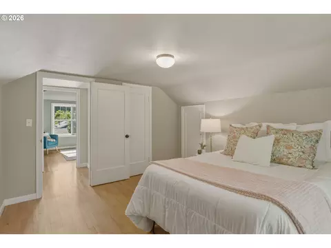 Bedroom - 150 Elkay Dr, Eugene, OR 97404 photo 5 of 7