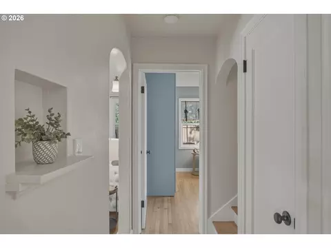 Entry Way - 150 Elkay Dr, Eugene, OR 97404 photo 1 of 3