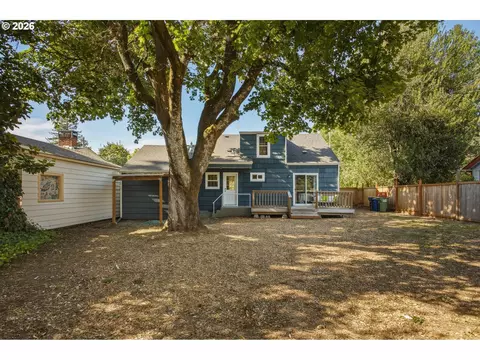 Exterior - 150 Elkay Dr, Eugene, OR 97404 photo 7 of 12
