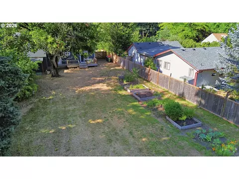 Exterior - 150 Elkay Dr, Eugene, OR 97404 photo 12 of 12