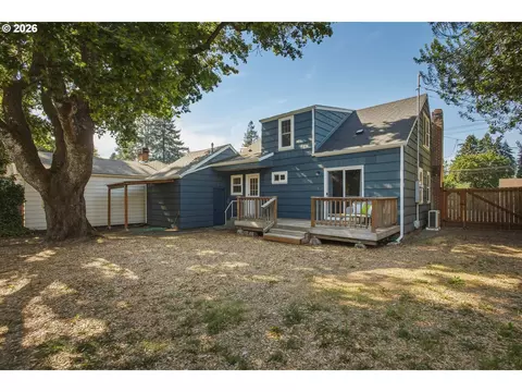 Exterior - 150 Elkay Dr, Eugene, OR 97404 photo 6 of 12