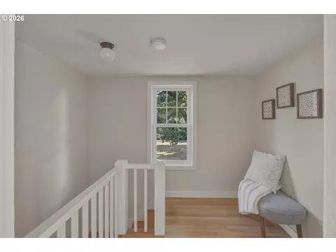 Entry Way - 150 Elkay Dr, Eugene, OR 97404 photo 3 of 3