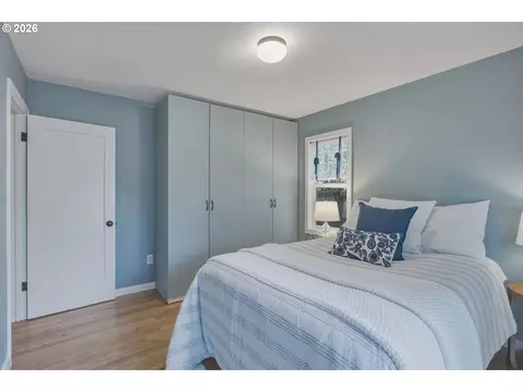 Bedroom - 150 Elkay Dr, Eugene, OR 97404 photo 3 of 7
