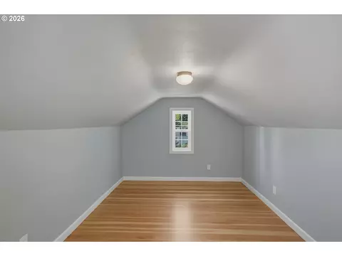 Bedroom - 150 Elkay Dr, Eugene, OR 97404 photo 7 of 7