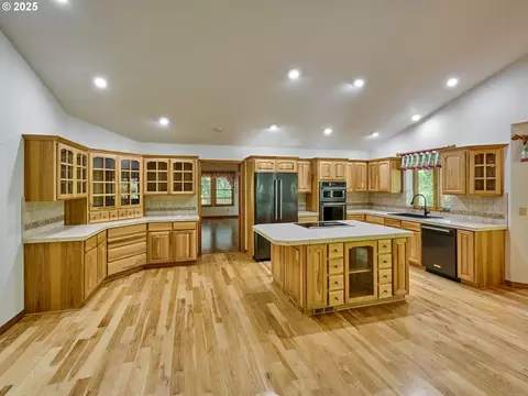 Kitchen - 23456 S Schieffer Rd, Colton, OR 97017 photo 5 of 5