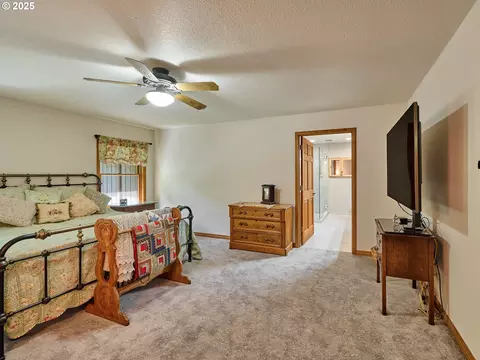 Bedroom - 23456 S Schieffer Rd, Colton, OR 97017 photo 2 of 2
