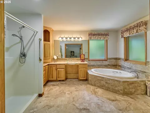 Bath - 23456 S Schieffer Rd, Colton, OR 97017 photo 3 of 5
