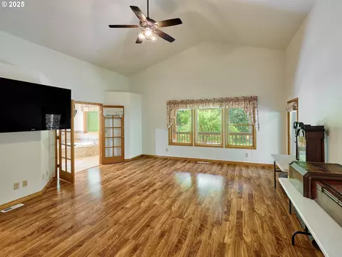 Living - 23456 S Schieffer Rd, Colton, OR 97017 photo 6 of 6