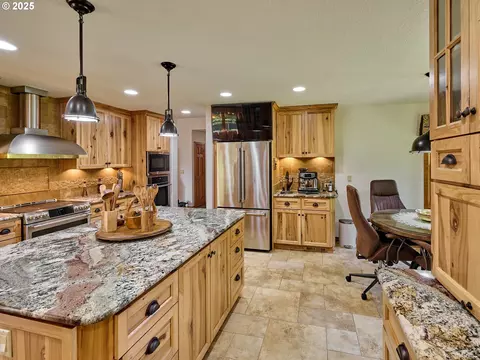 Kitchen - 23456 S Schieffer Rd, Colton, OR 97017 photo 1 of 5