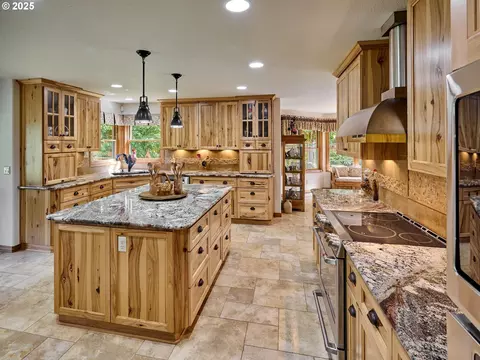 Kitchen - 23456 S Schieffer Rd, Colton, OR 97017 photo 2 of 5