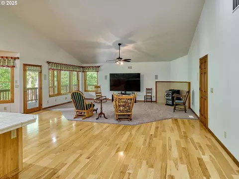 Living - 23456 S Schieffer Rd, Colton, OR 97017 photo 3 of 6