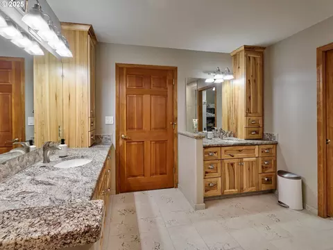 Bath - 23456 S Schieffer Rd, Colton, OR 97017 photo 2 of 5