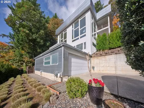 3816 Edgewood Dr, Vancouver, WA 98661