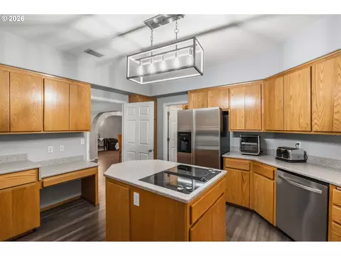Kitchen - 6001 E St, Springfield, OR 97478 photo 1 of 2