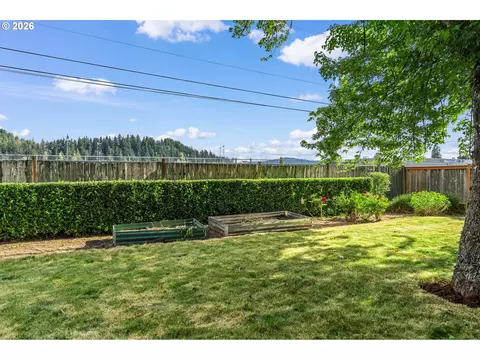 Exterior - 6001 E St, Springfield, OR 97478 photo 9 of 11