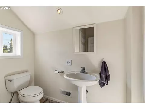 Bath - 6001 E St, Springfield, OR 97478 photo 6 of 6