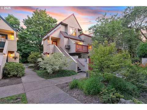 2805 NW Upshur St #B, Portland, OR 97210