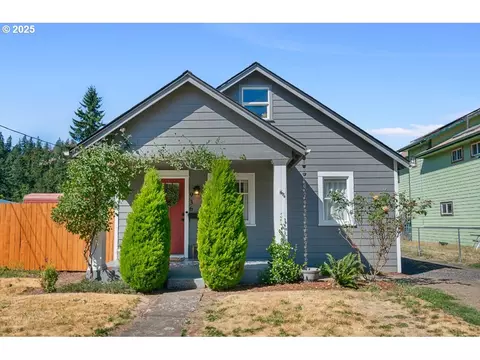 936 S Water St, Silverton, OR 97381