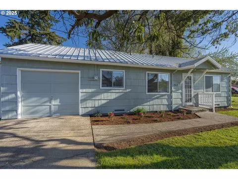 262 SW Polk St, Willamina, OR 97396
