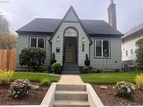 215 W 36th St, Vancouver, WA 98660