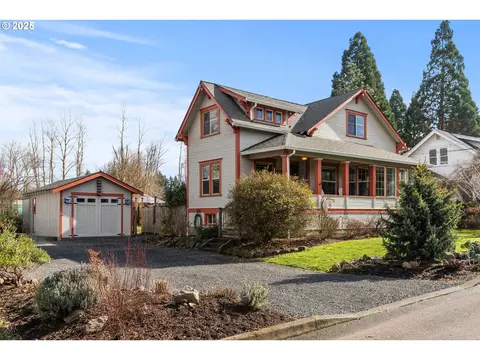 514 Norway St, Silverton, OR 97381
